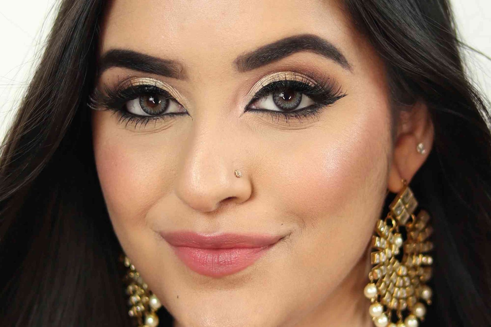 صيحات مكياج تبرز الملامح